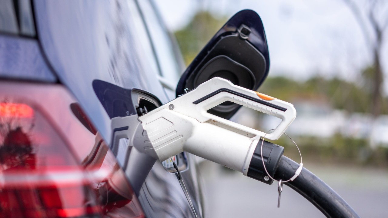 How to Extend Your EV’s Range | Hertz Blog