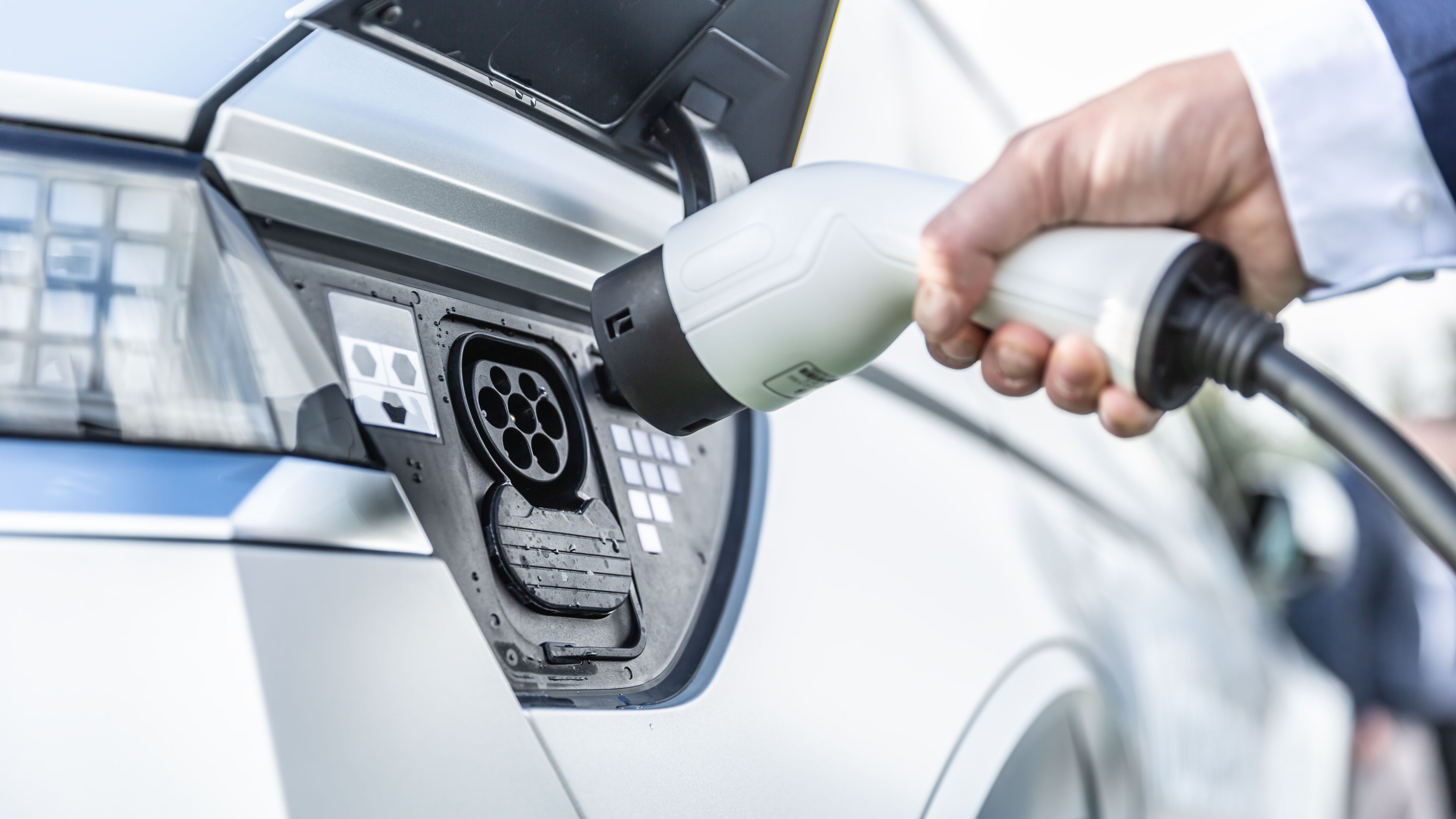 How do you pay to charge an electric car?