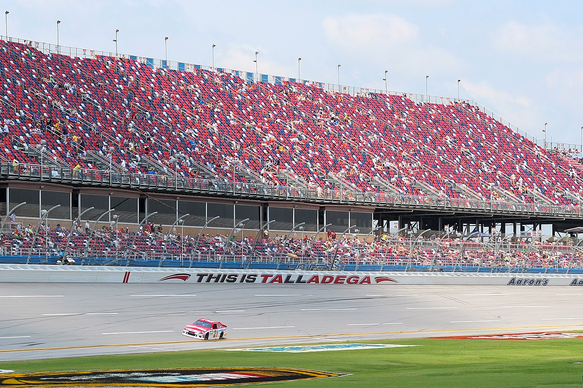 race-weekend-guide-to-talladega-alabama-hertz-blog