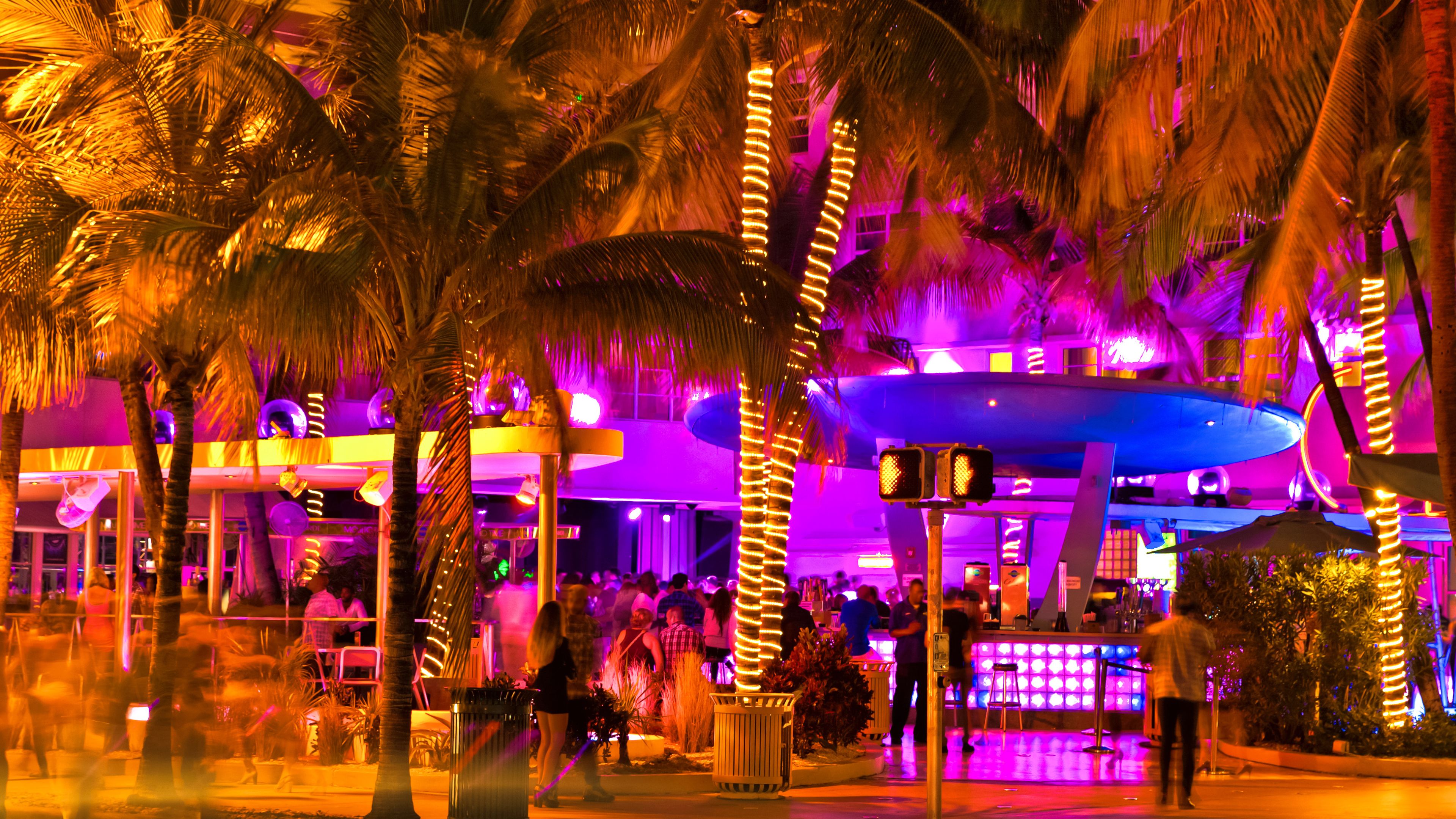 The Complete Guide to the Nightclubs of Las Vegas