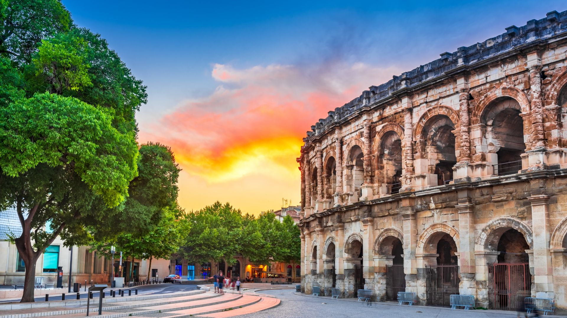 Call girl in Nîmes